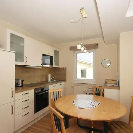 Mit Meerblick Und Balkon, Gratis Nutzung Vom Ahoi Erlebnisbad Und Sauna In Sellin - Meeresblick 27 *